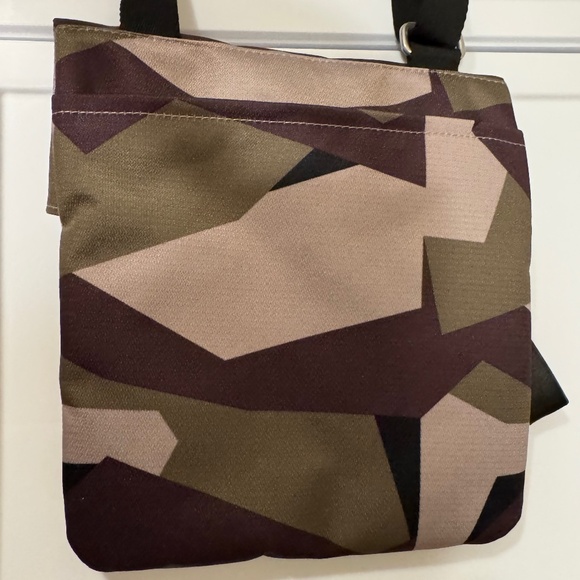 Sherpani Small Crossbody Bag. NWOT - Picture 9 of 9